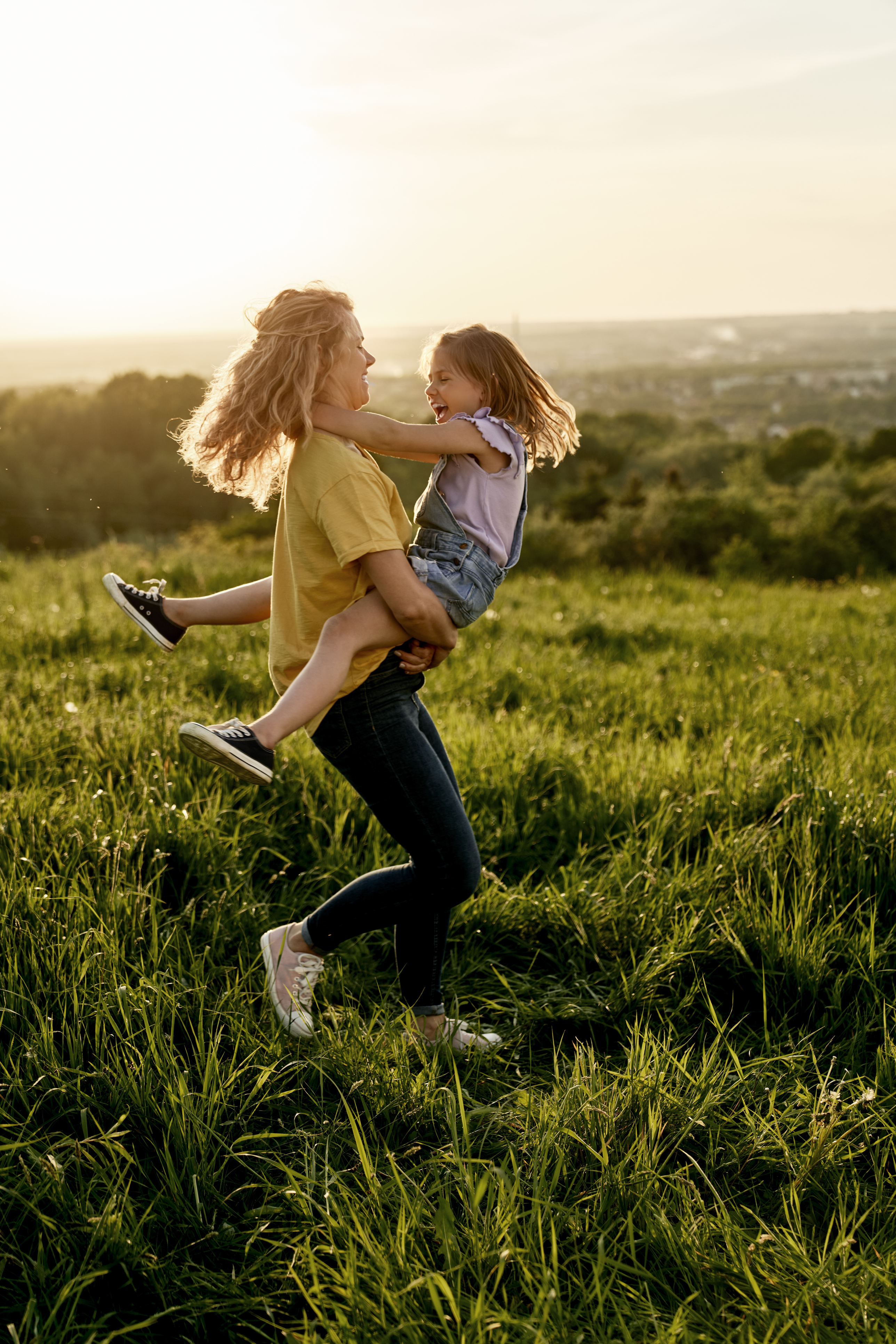 Dítě při hře s matkou